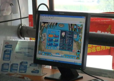 桂林电信营业厅出现小学生打网游现象